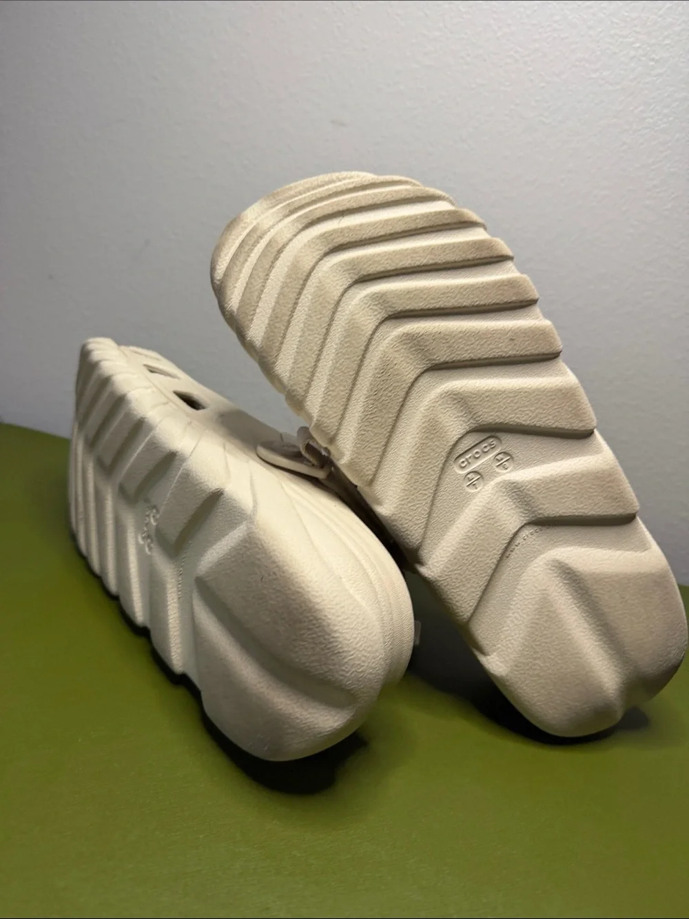 CROCS Unisex Classic Clog Sandal - Cream M/7 W/9